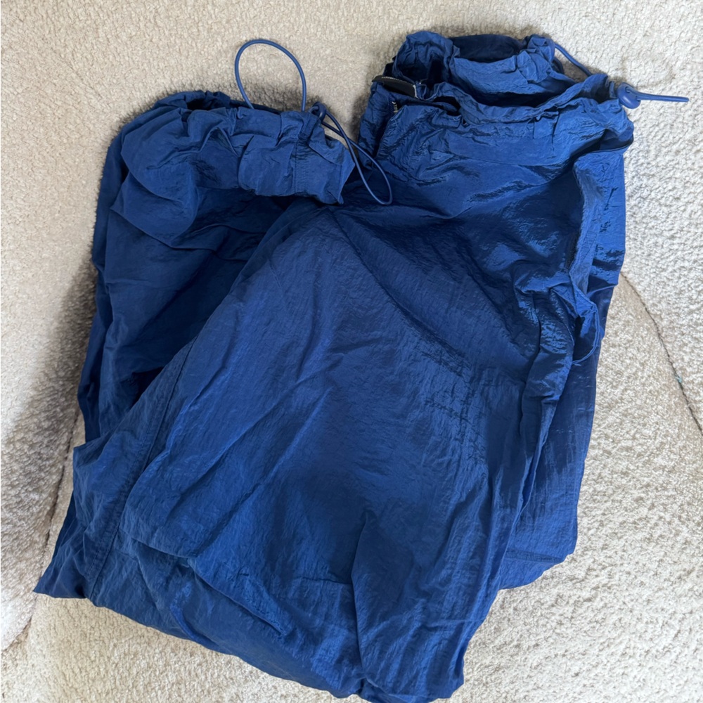 urban outfitters blue parachute pants